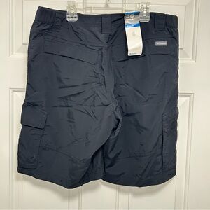 Columbia Men's Dark Omni-shade Cargo Shorts Large